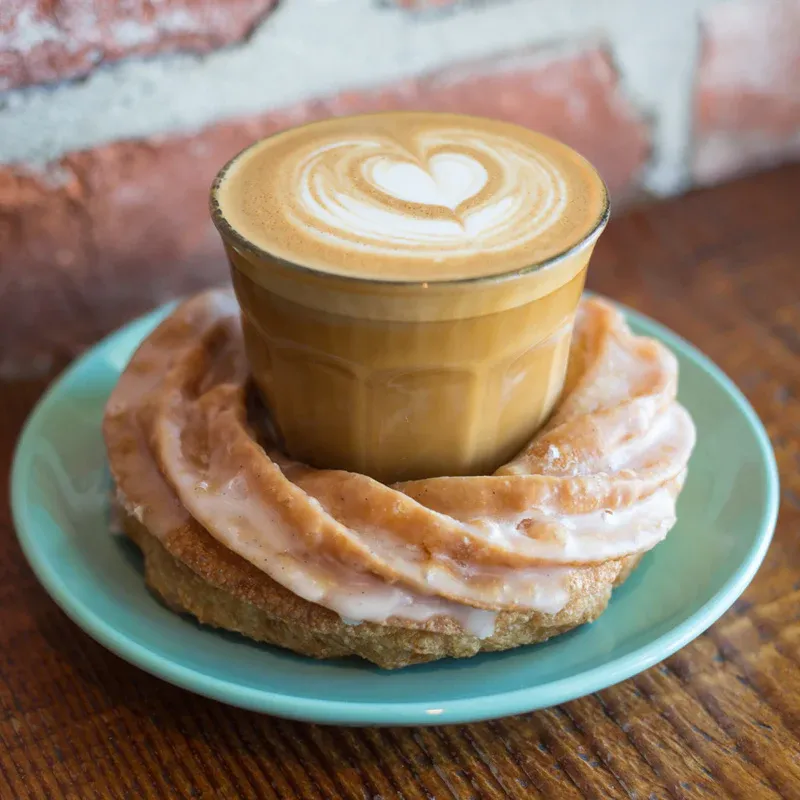 49th Parallel & Lucky's Doughnuts Cafe
