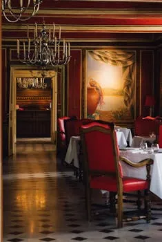 Dahlia Restaurant & Bar