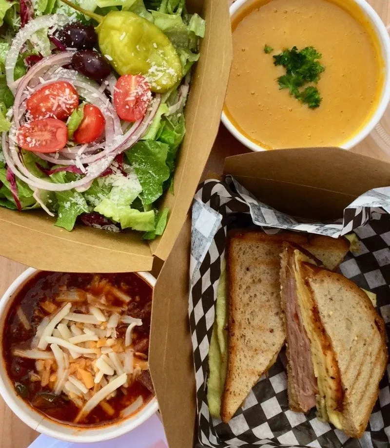 Estrella's Montreal Deli & Cafe