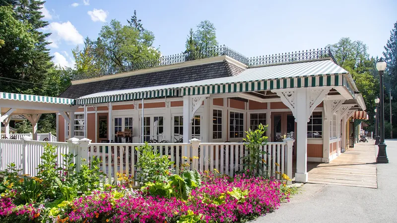 Mai's Cafe