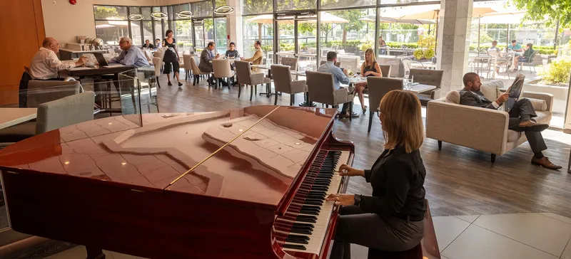 Acqua Restaurant, Patio & Bar