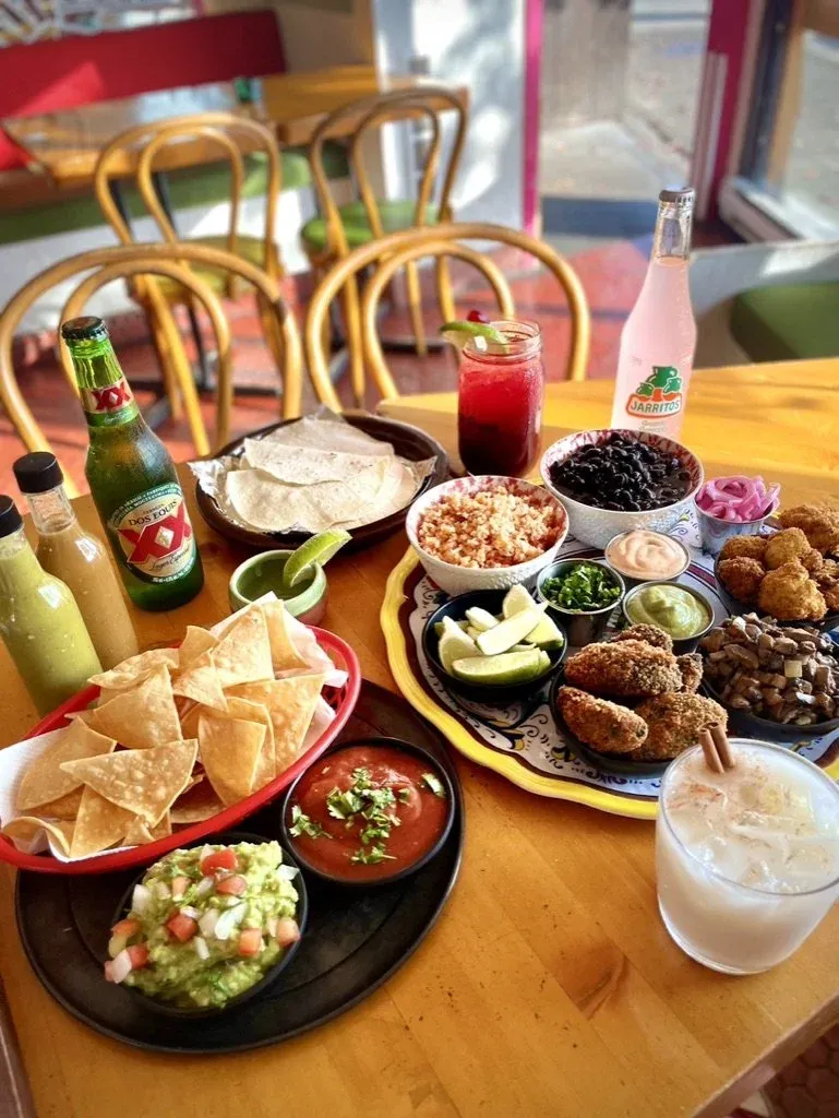 Los Cuervos Taqueria & Cantina
