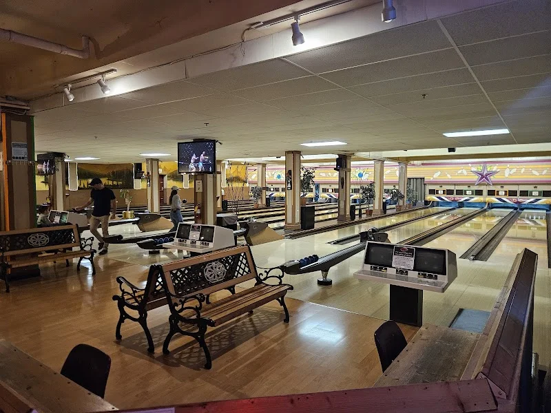 Commodore Bowling & Billiards