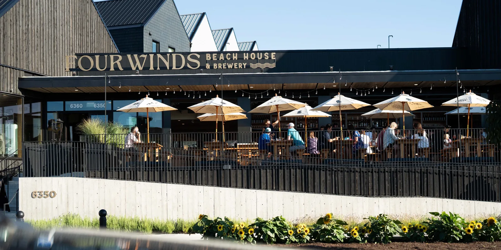 Four Winds Beach House & Brewery
