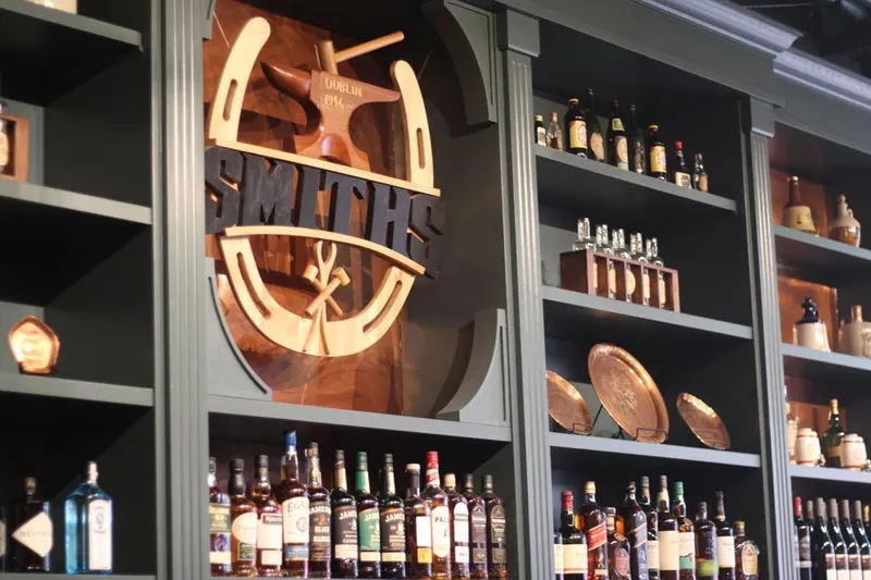 Smith's Irish Pub